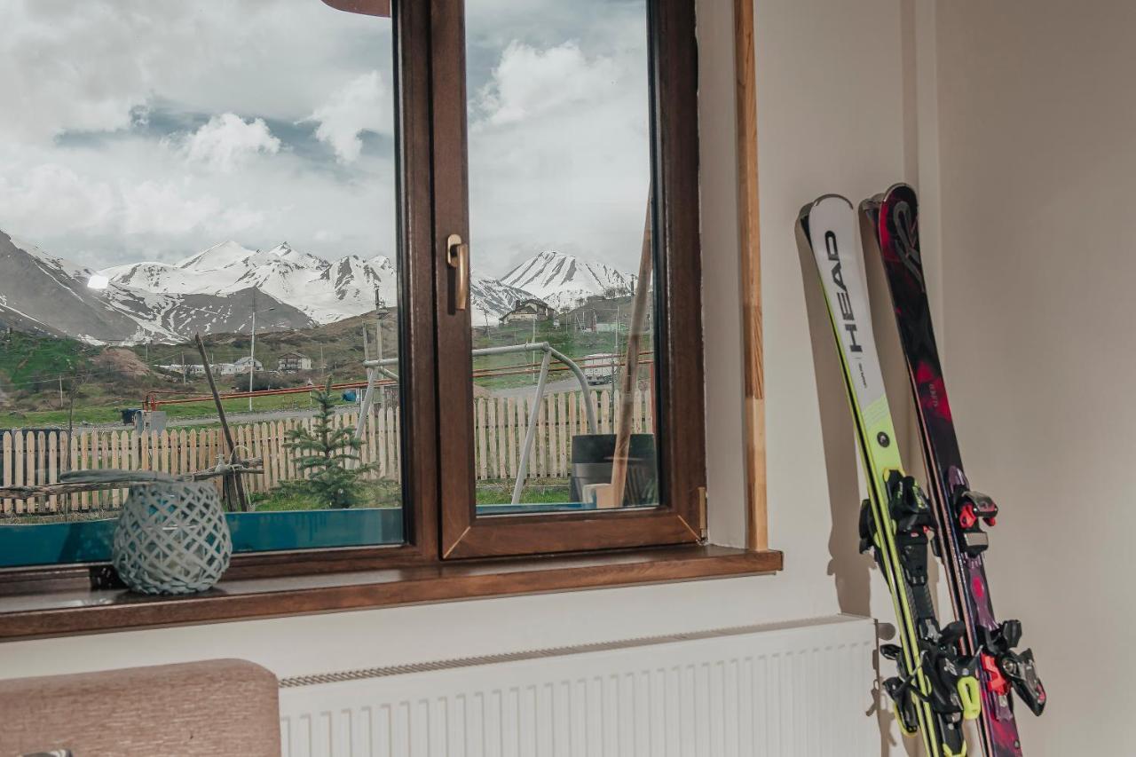 Ski House Bluebird Gudauri Eksteriør billede