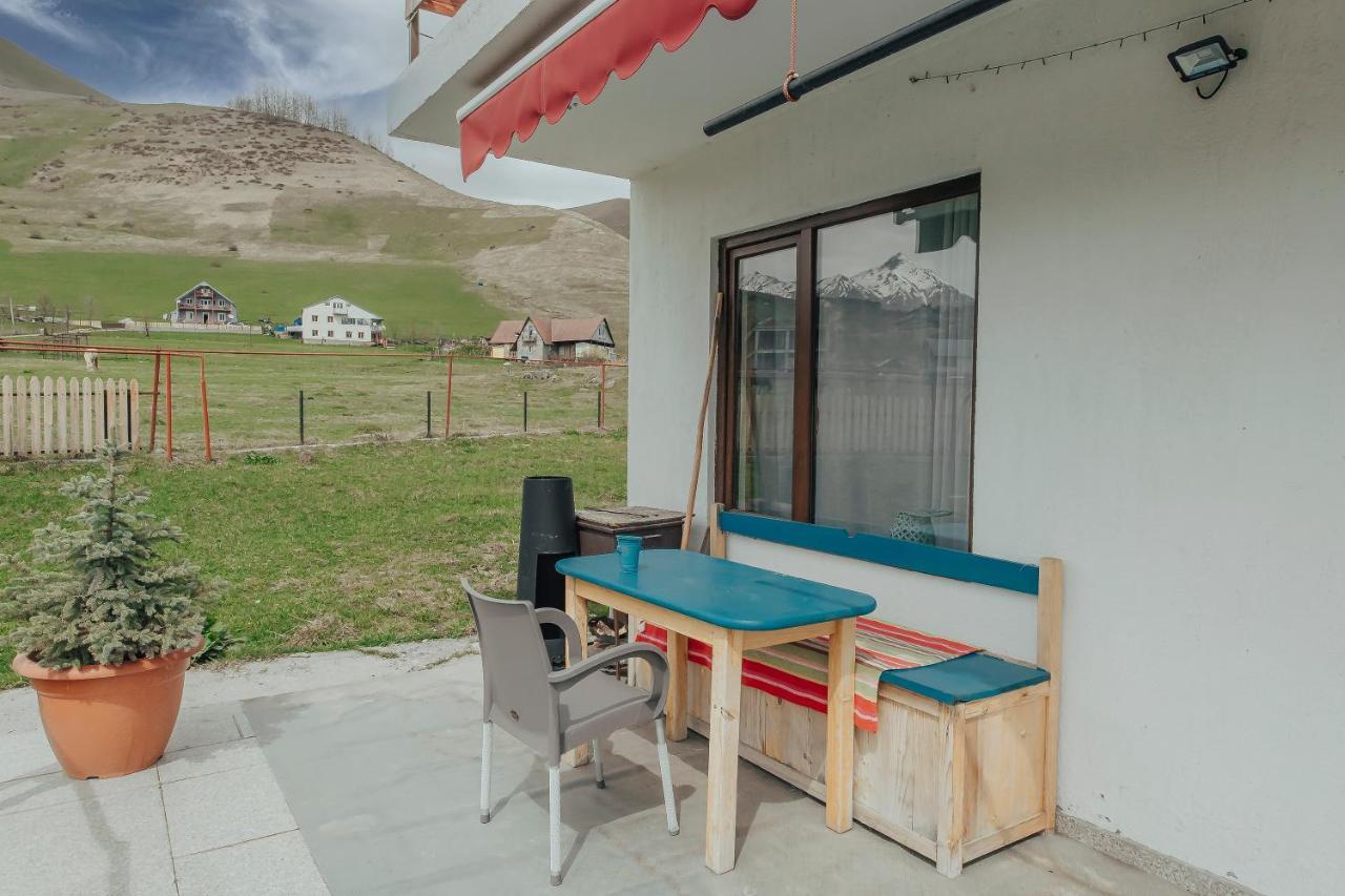 Ski House Bluebird Gudauri Eksteriør billede